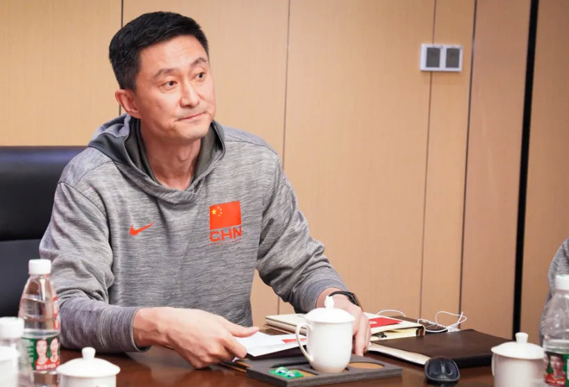 乐鱼体育官网网页版-重庆斯威男篮汇聚杜锋工作组计划备战新赛季