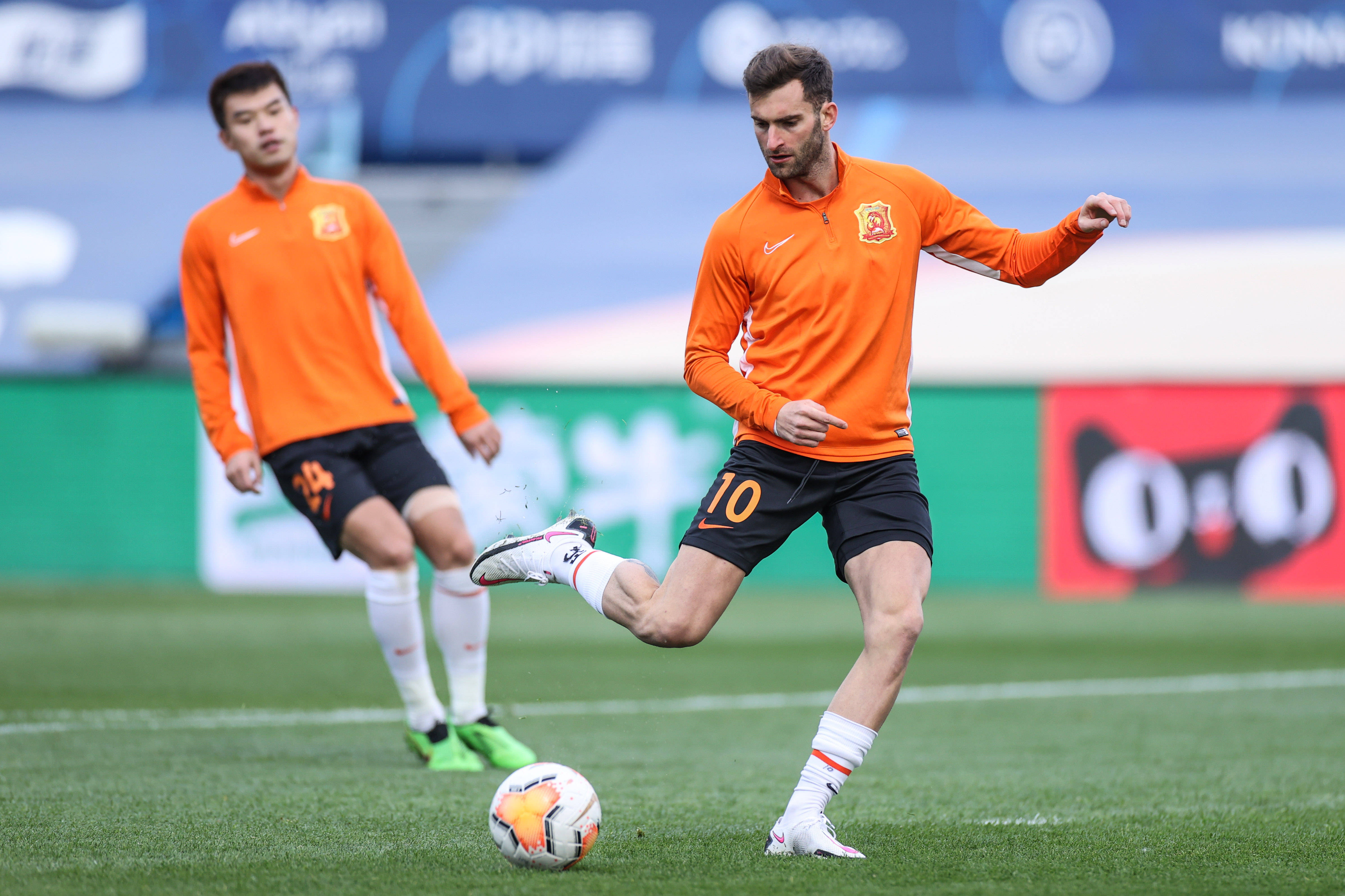 武汉卓尔主场表现抢眼，继续向前