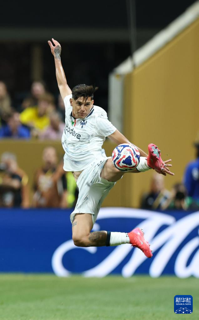 多特蒙德击败亚特兰大，壮志凌云