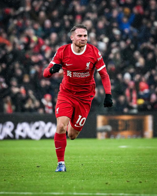 -利物浦逆转胜利伯明翰，保持领先的简单介绍