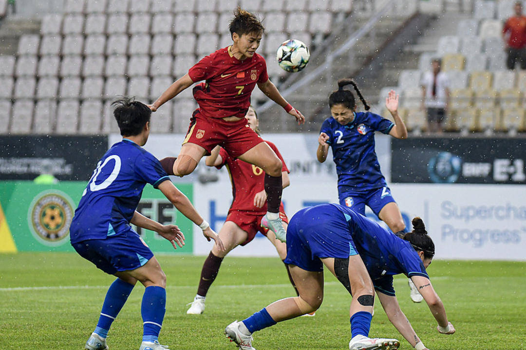 顶尖赛事:女足比赛掀起热潮 顶尖赛事:女足比赛掀起热潮