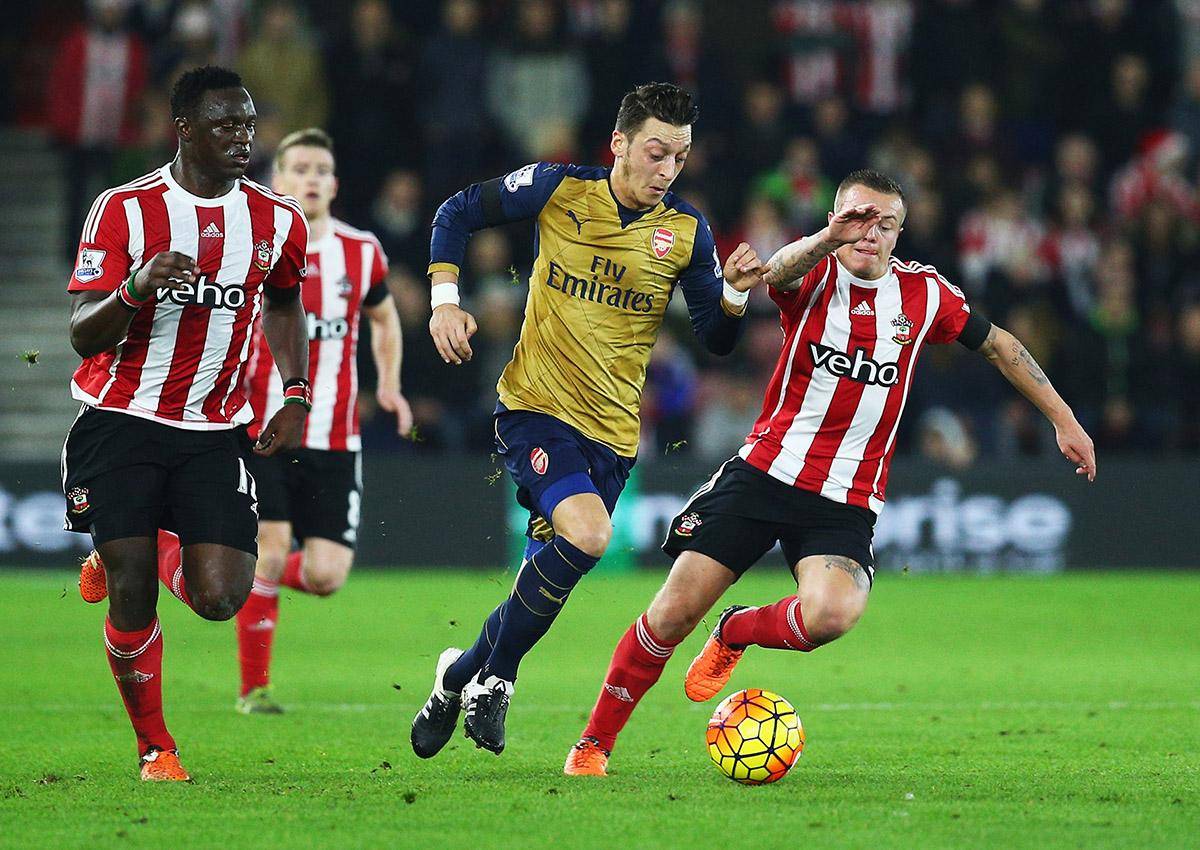 包含南安普顿队近期表现出色，排名积分榜第六的词条